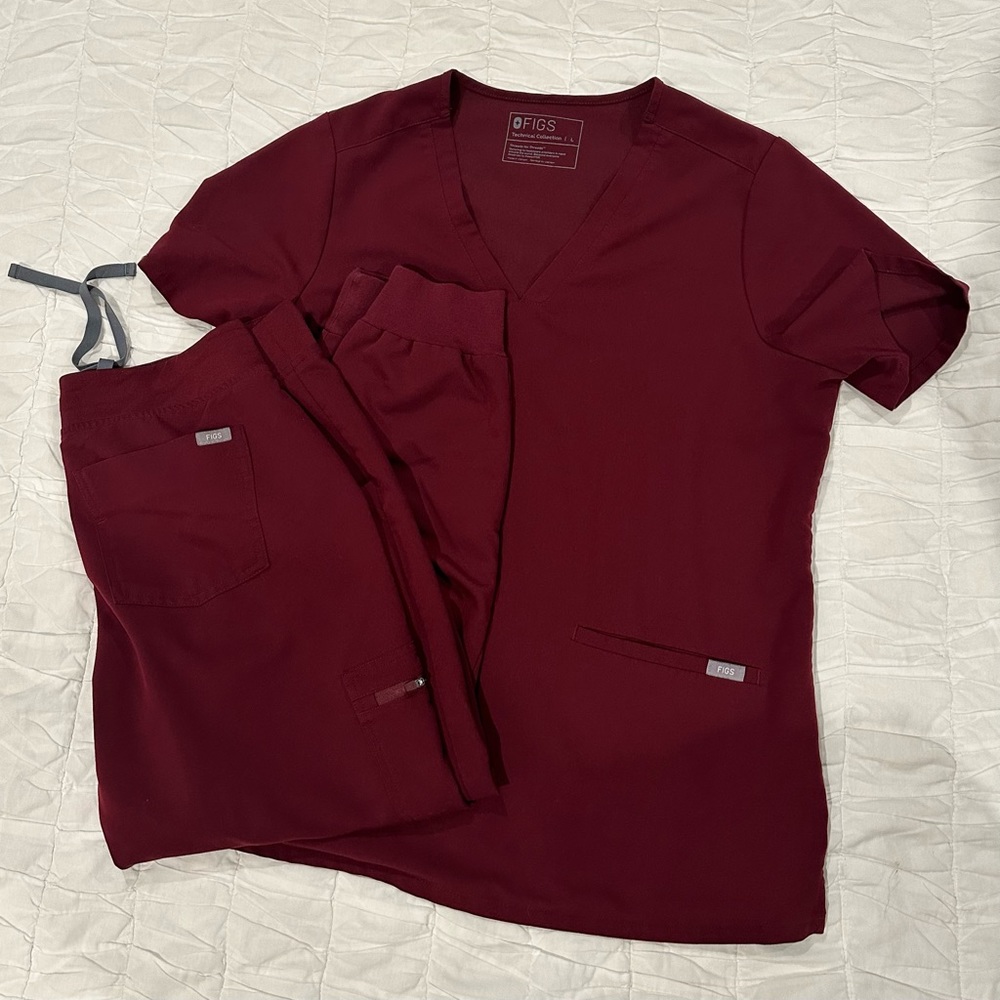 Figs Casma Top Large and Zamora Jogger Petite Large Burgundy